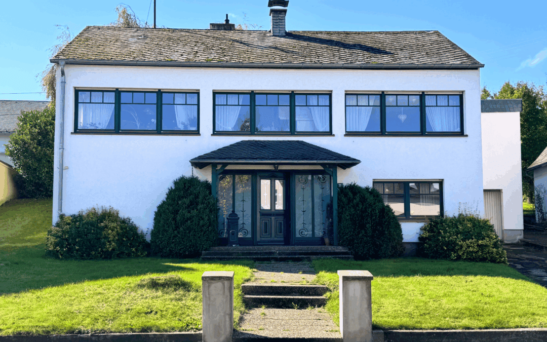 Besondere Architektur, großzügige Räume – freistehend und lichtdurchflutet