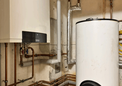 Technikraum im Einfamilienhaus in Alterkülz mit Heizungsanlage und Warmwasserspeicher