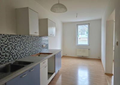 Küche der Wohnung im 1. Obergeschoss mit Fenster zur Rheinseite