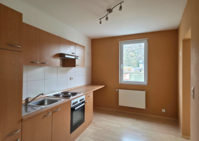 Küche der Wohnung im 2. Obergeschoss mit Blick auf den Rhein und St. Goarshausen