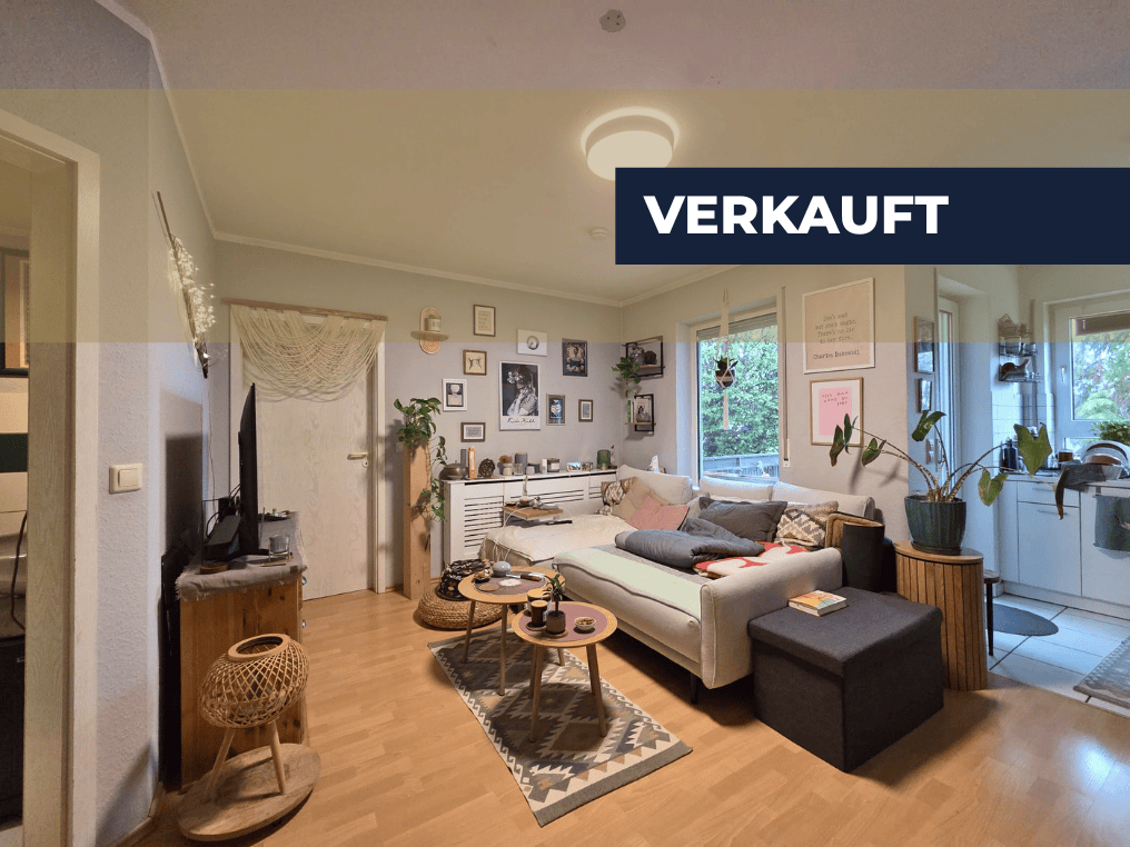 Straßenansicht eines Mehrfamilienhauses mit 3 Wohneinheiten und einer Gewerbeeinheit mit dem Vermerk Verkauft